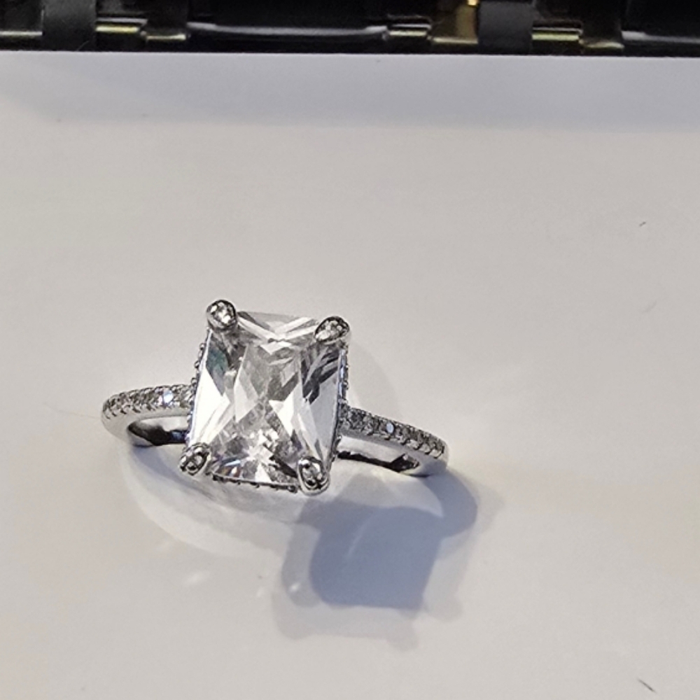Giani Bernini Sterling Silver 2 Carat Cubic Zirconia Ring Size 7 NWT - Picture 3 of 4